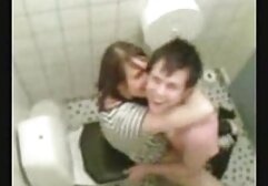 Giovane bruna in calze film porno gratis con cani marroni